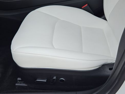 Used 2021 Tesla Model 3 Standard Range Plus image 26