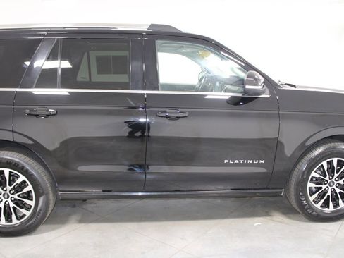 Used 2025 Ford Expedition Platinum image 11