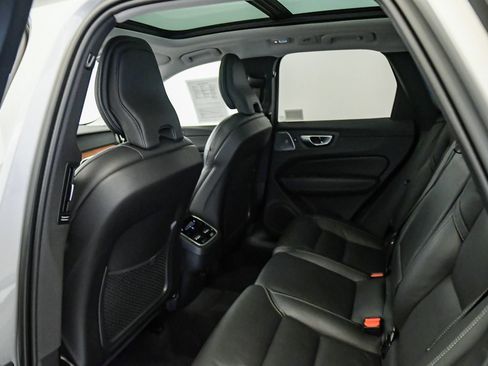 Certified 2023 Volvo XC60 B5 Ultimate w/ Climate Package AWD/4WD image 19