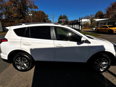 Used 2018 Toyota RAV4 XLE image 4