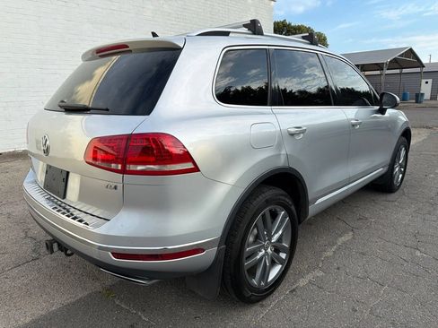 Used 2016 Volkswagen Touareg Sport AWD/4WD image 2