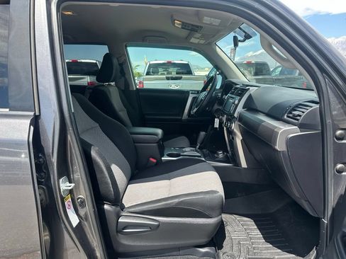 Used 2017 Toyota 4Runner SR5 AWD/4WD image 15