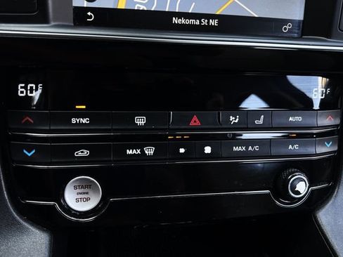 Used 2018 Jaguar F-PACE Prestige image 28