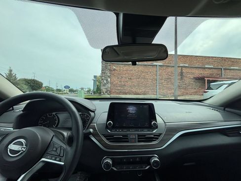 Used 2025 Nissan Altima 2.5 SV FWD image 32