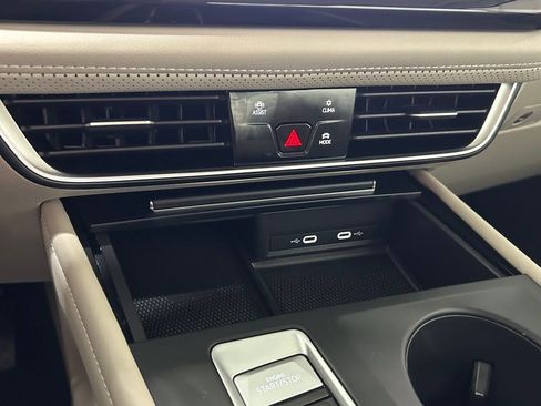 Used 2024 Volkswagen Atlas SE image 21