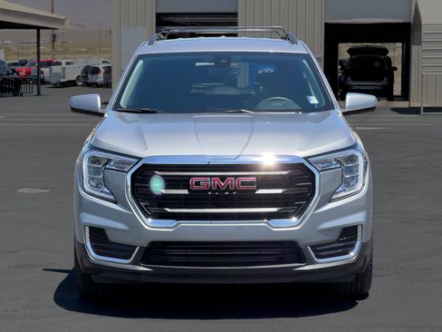 Used 2024 GMC Terrain SLE w/ Driver Convenience Package FWD image 8