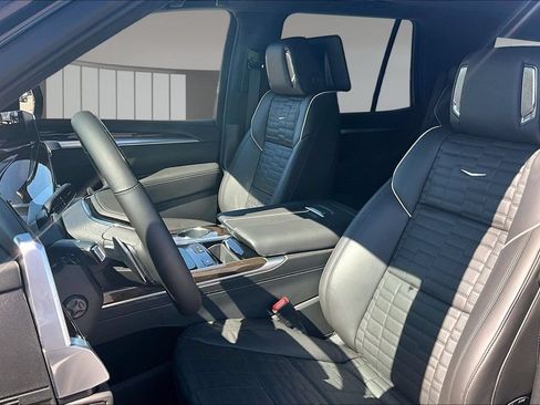 New 2026 Cadillac Escalade Platinum Sport w/ LPO, ONYX Package AWD/4WD image 9