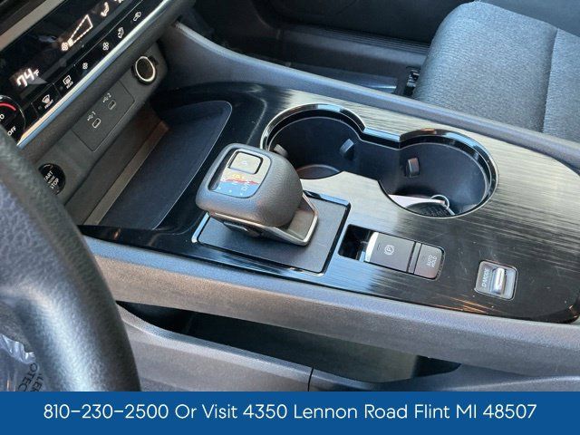 Used 2024 Nissan Rogue SV FWD image 27