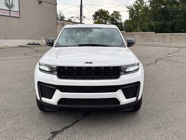 Used 2026 Jeep Grand Cherokee Altitude AWD/4WD image 11