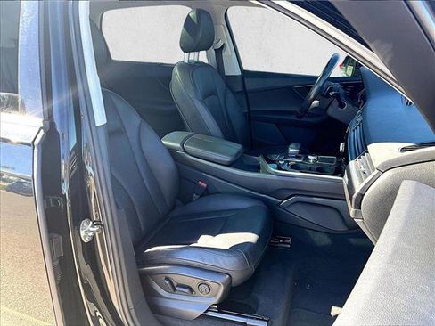 Used 2017 Audi Q7 3.0T Premium Plus w/ Premium Plus Package image 9
