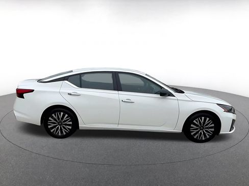 Used 2025 Nissan Altima 2.5 SV FWD image 16