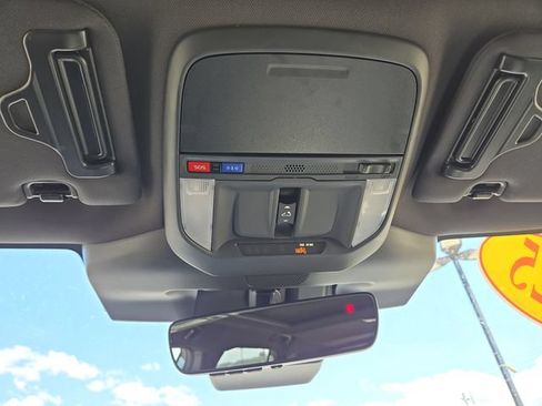 Used 2025 Subaru Forester Premium AWD/4WD image 30