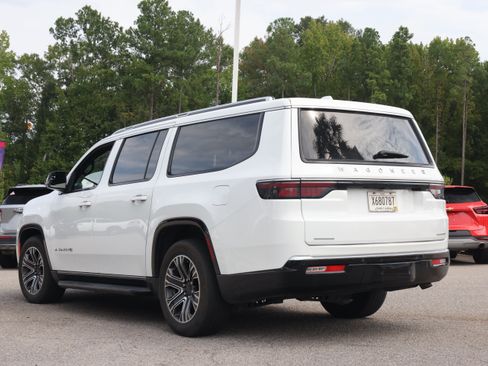 Used 2023 Jeep Wagoneer L Series II AWD/4WD image 3