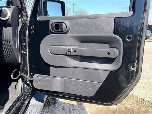 Used 2010 Jeep Wrangler Unlimited Sahara image 22