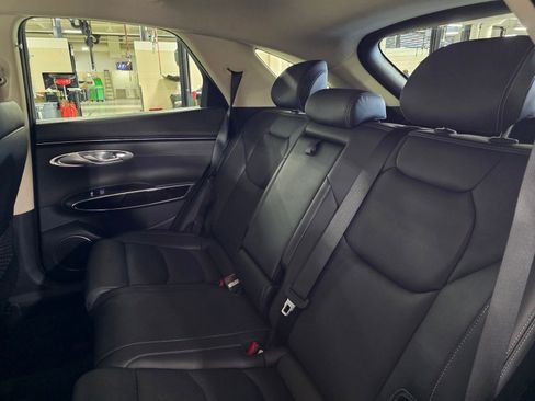 Used 2025 Genesis GV70 2.5T image 14