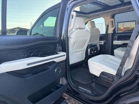 Used 2020 Ford Expedition Platinum image 14
