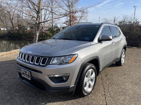 Used 2019 Jeep Compass Latitude image 8