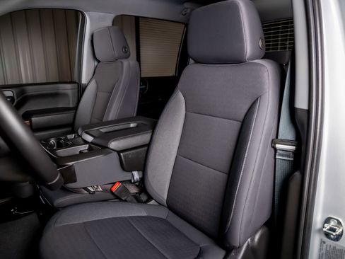 Used 2022 Chevrolet Silverado 3500 LT w/ Convenience Package image 4