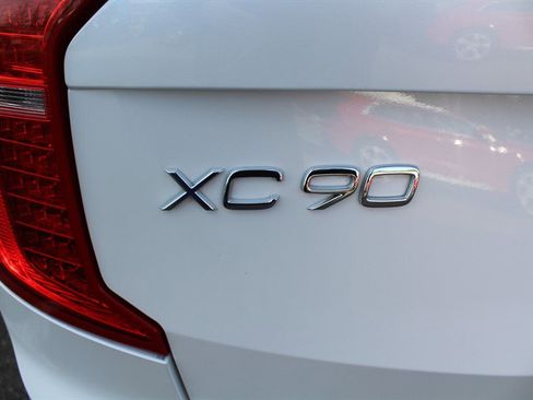 Used 2016 Volvo XC90 T8 Momentum w/ Vision Package image 36