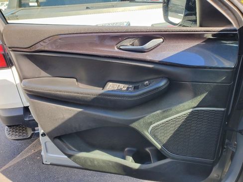 Used 2022 Jeep Grand Cherokee Altitude image 14