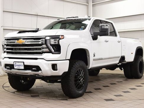 New 2026 Chevrolet Silverado 3500 High Country w/ High Country Premium Package AWD/4WD image 3