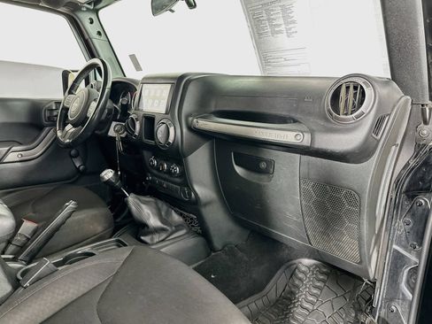 Used 2018 Jeep Wrangler Sport w/ Connectivity Group AWD/4WD image 24