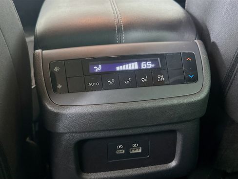 Used 2025 Nissan Pathfinder SV FWD image 25