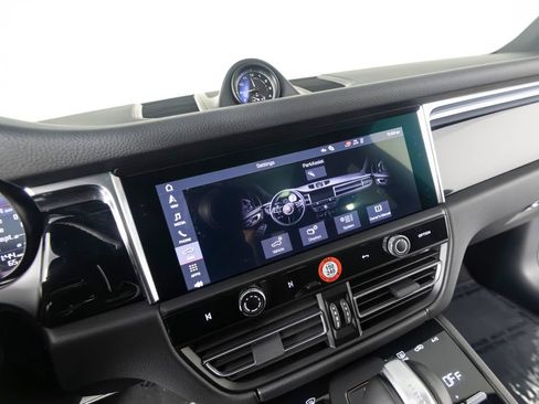 Certified 2026 Porsche Macan AWD/4WD image 28