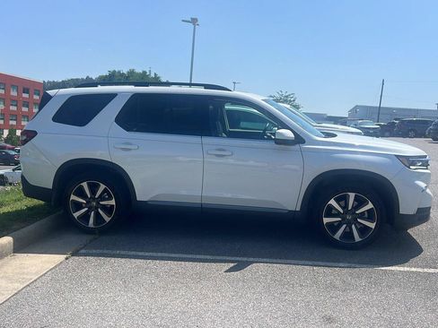 Used 2023 Honda Pilot Touring image 5