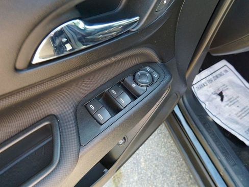 Used 2023 Chevrolet Equinox RS AWD/4WD image 19