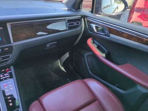 Used 2023 Porsche Macan image 18