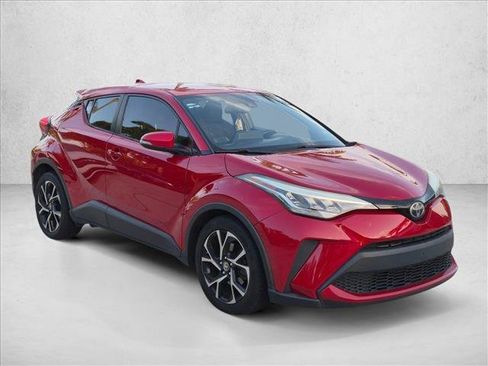 Used 2020 Toyota C-HR XLE FWD image 3
