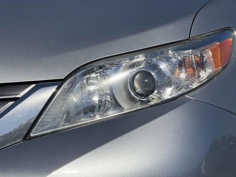 Used 2017 Toyota Sienna image 26