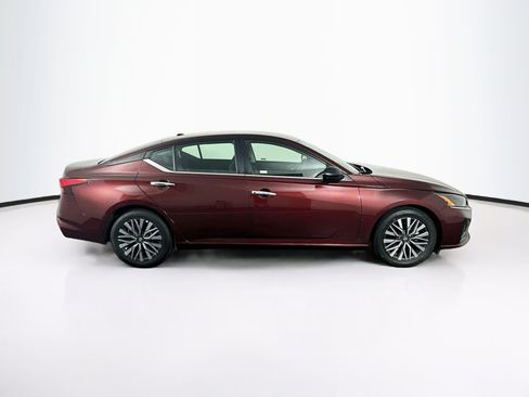 Used 2025 Nissan Altima 2.5 SV FWD image 10