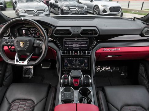 Used 2022 Lamborghini Urus AWD/4WD image 12