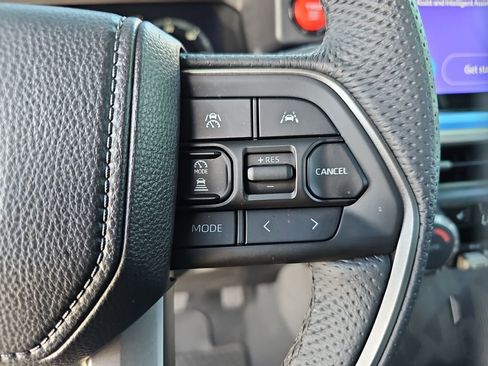 Certified 2025 Toyota Tacoma TRD Off-Road AWD/4WD image 12