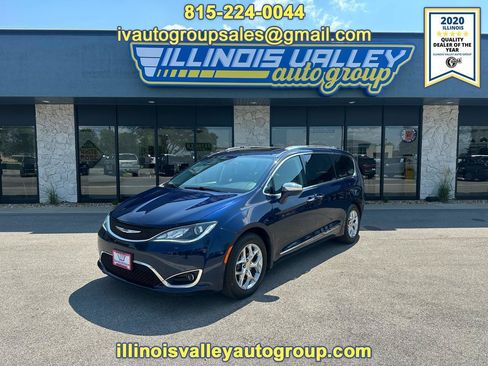 Used 2019 Chrysler Pacifica Limited FWD image 1