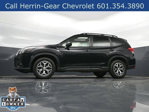 Used 2023 Subaru Forester Premium AWD/4WD image 39