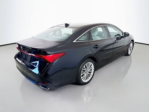 Used 2019 Toyota Avalon Limited image 7