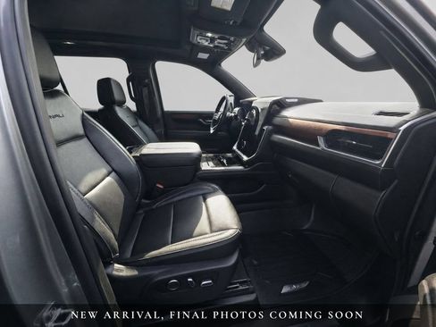 Used 2026 GMC Yukon Denali w/ Sun & Power Step Package AWD/4WD image 8