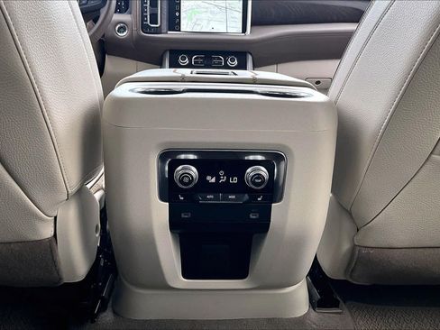 Used 2023 GMC Yukon Denali AWD/4WD image 34