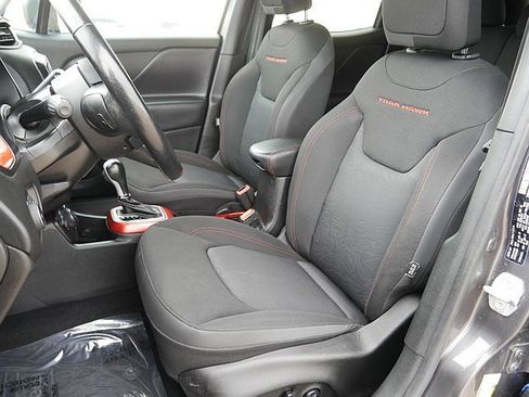 Used 2018 Jeep Renegade Trailhawk w/ Cold Weather Group II image 14