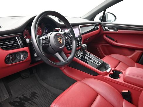 Certified 2023 Porsche Macan AWD/4WD image 4