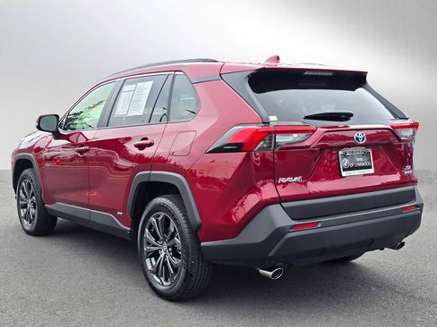 Used 2023 Toyota RAV4 XLE Premium AWD/4WD image 5