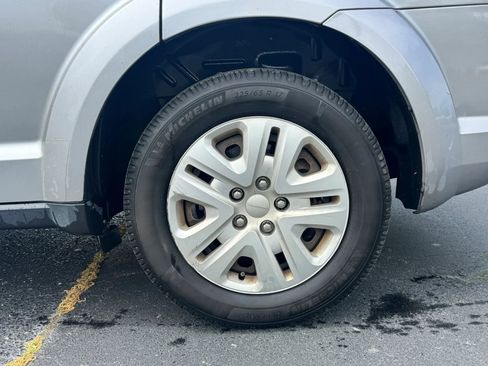 Used 2018 Dodge Journey SE w/ Popular Equipment Group FWD image 3