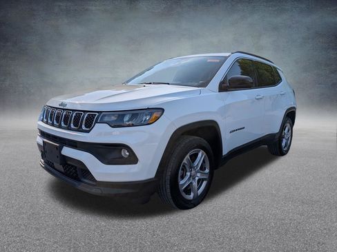 Used 2023 Jeep Compass Latitude w/ Convenience Group AWD/4WD image 4