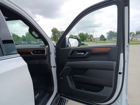 Certified 2026 GMC Yukon XL Denali w/ Sun & Power Step Package AWD/4WD image 28