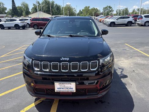 Used 2022 Jeep Compass Latitude w/ Sun and Sound Group AWD/4WD image 3