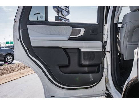 New 2025 Ford Expedition Platinum w/ Platinum Ultimate Package AWD/4WD image 11