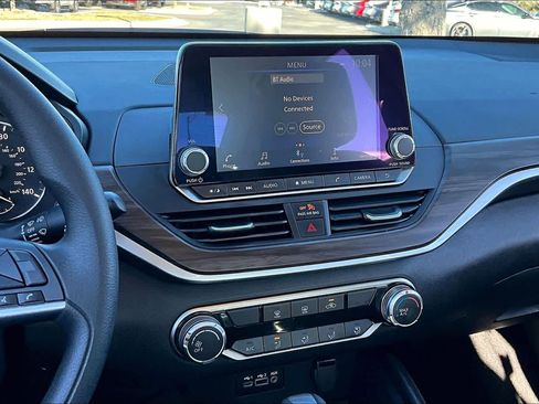 Used 2025 Nissan Altima 2.5 SV image 6